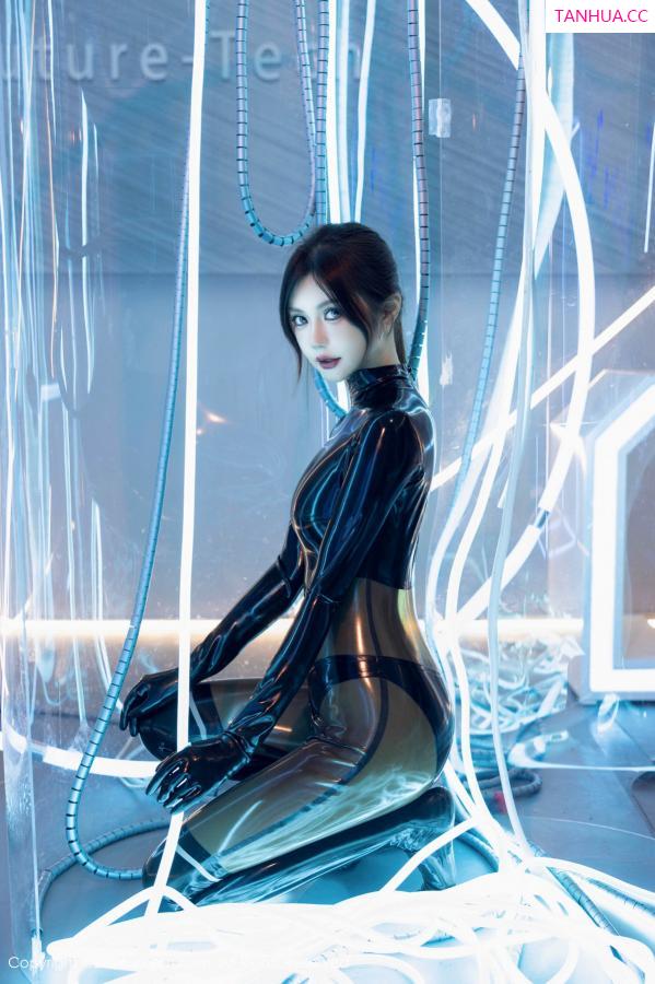綺裡嘉 绮里嘉 [XiuRen]高清写真图 2024.09.30 No.9235 绮里嘉ula 美腿性感第16张图片